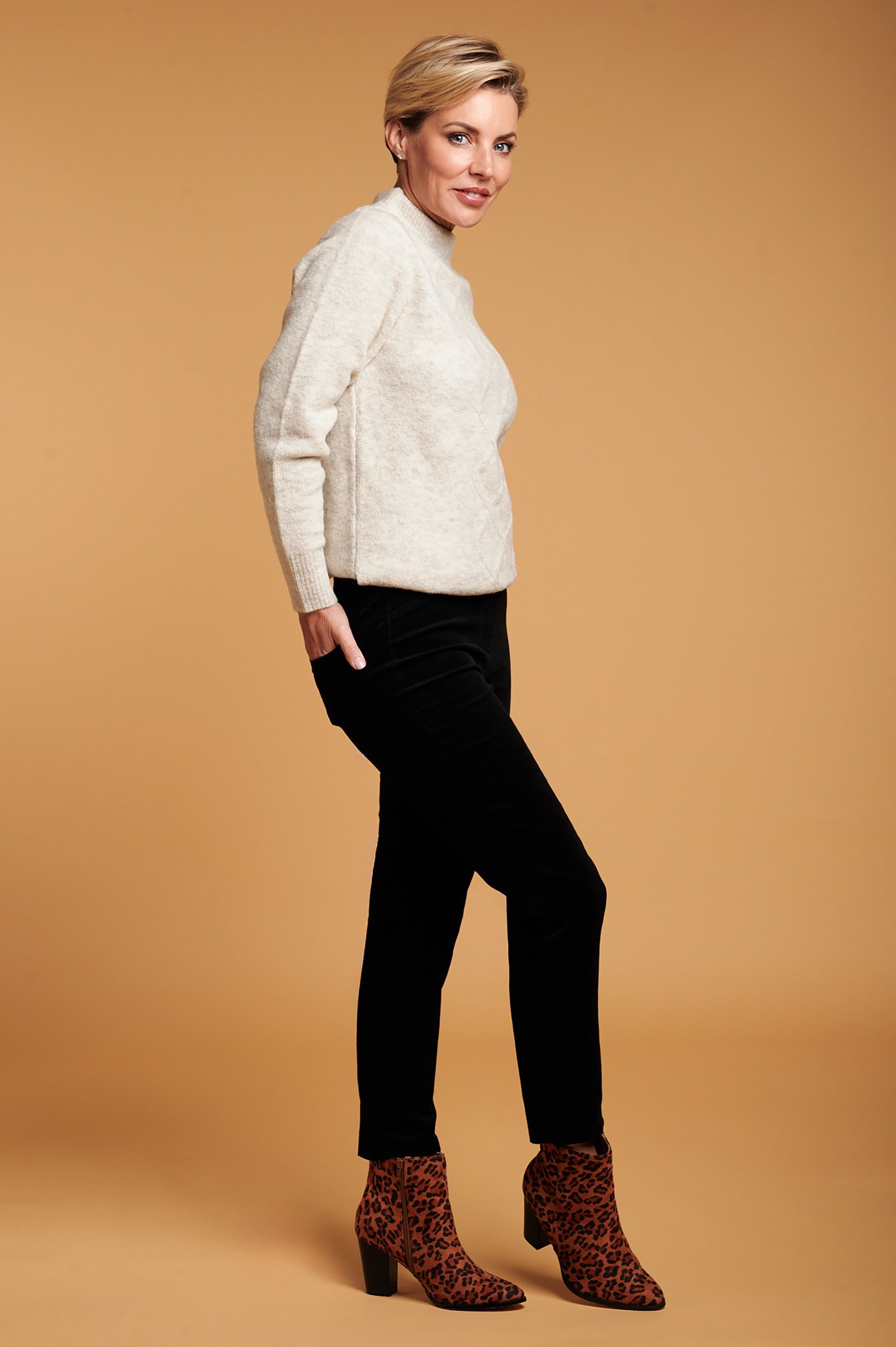 Robell Rose 09 Needlecord Ankle Grazers Black 90