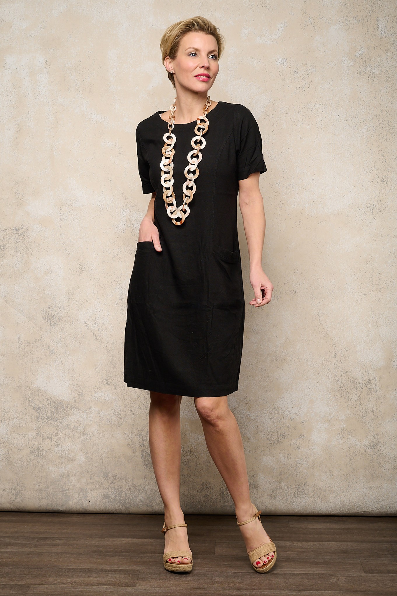 Sunday Palmira Scoop Neck Linen Dress Black 90