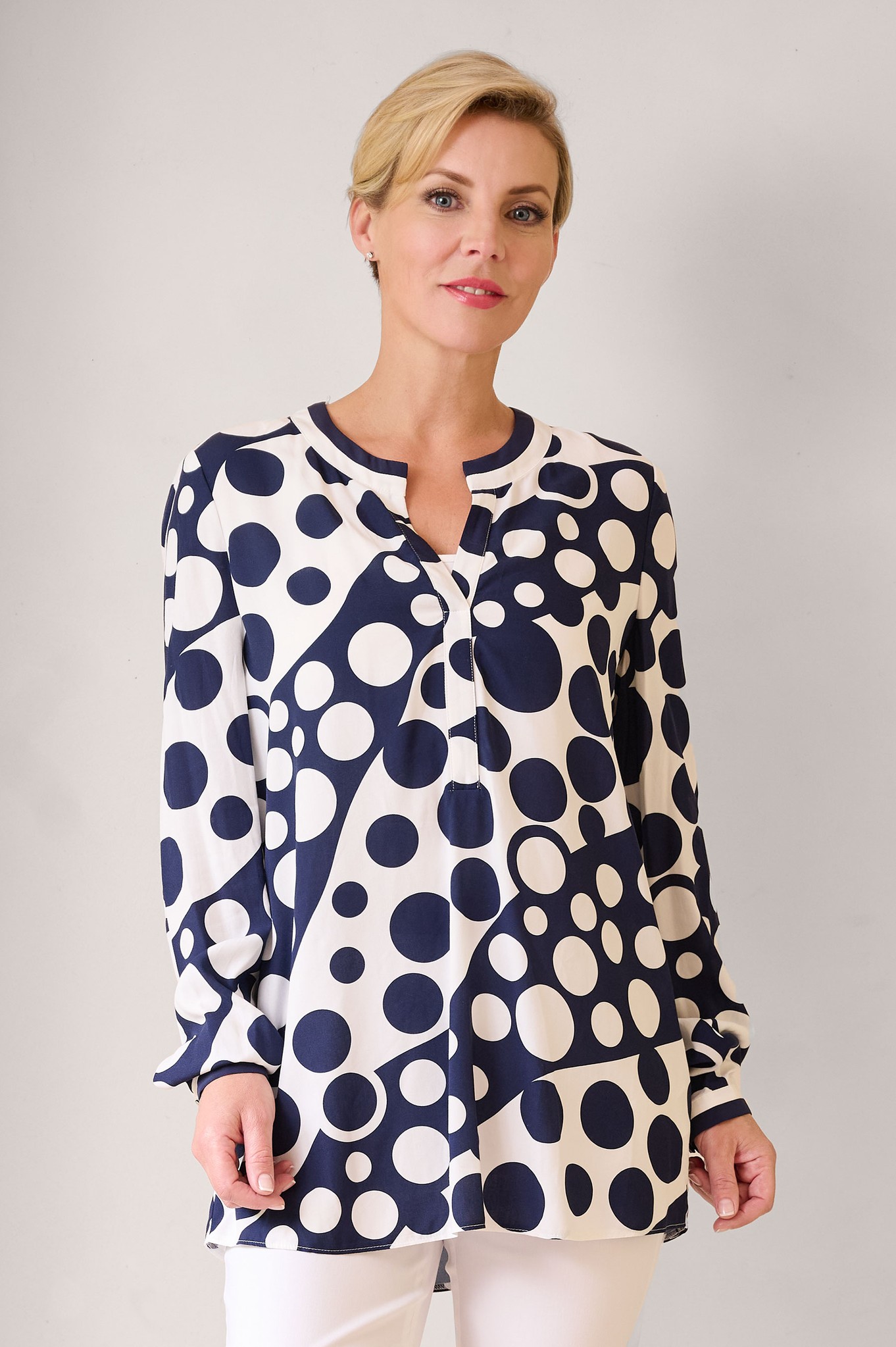 Habella Circle Wave Blouse Navy 69