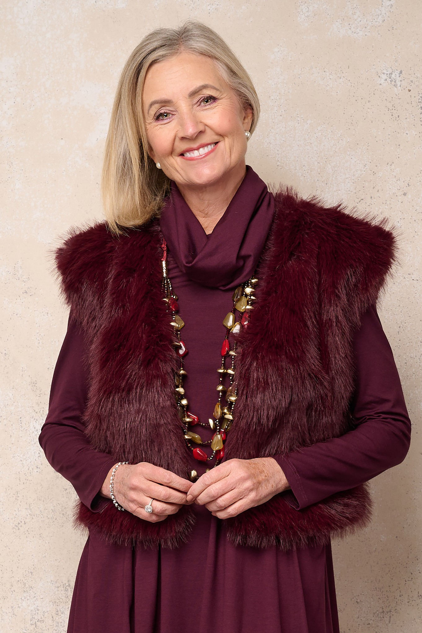 Noen Soft Touch Faux Fur Gilet Bordeaux 49