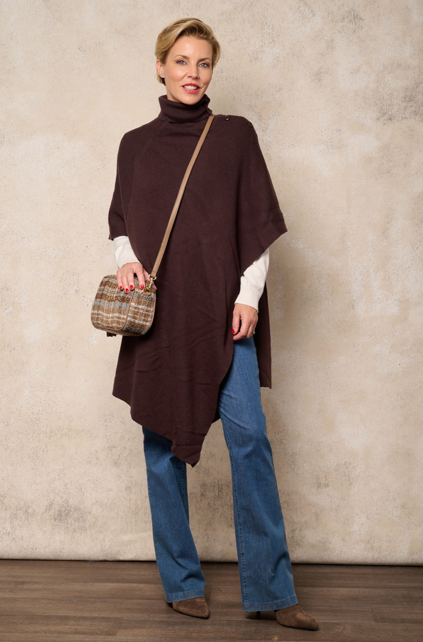 Noen Nika Knitted Cape Chocolate 39